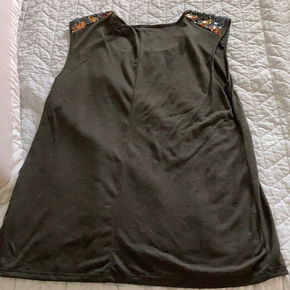 Top - Picture 2 of 3